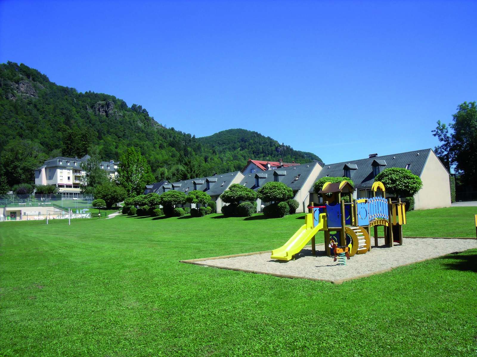 France - Auvergne - Vic sur Cère - Complexe Hôtelier Le Family