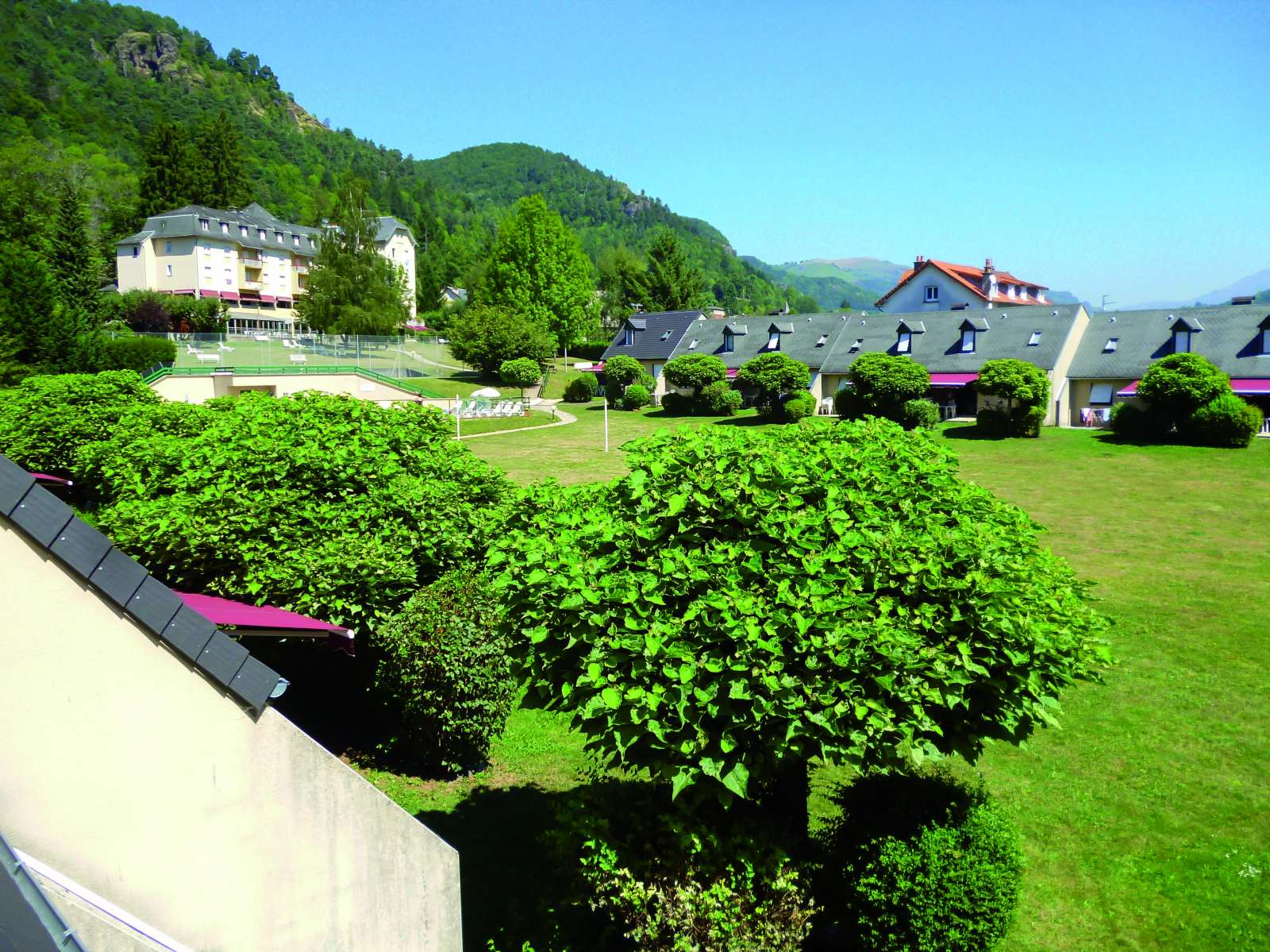 France - Auvergne - Vic sur Cère - Complexe Hôtelier Le Family